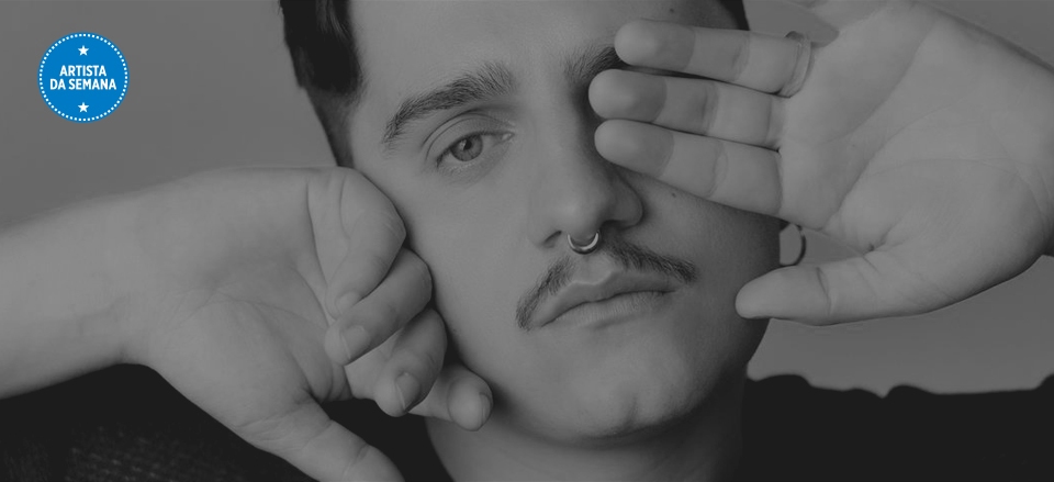 Dani Cornes: «ESCRIBÍN PENSANDO NA POSIBILIDADE DA EMIGRACIÓN COMO ALGO AFASTADO, PERO PLAUSIBLE»