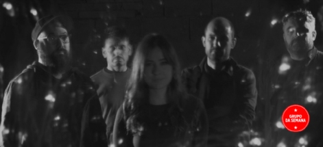 FÁBRICA DE ESPEJOS: «GÚSTANOS DEIXAR A INTERPRETACIÓN DAS PALABRAS AOS OÍNTES»